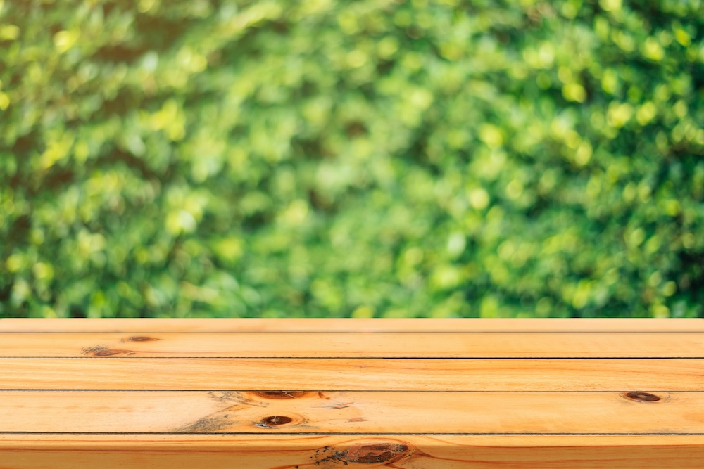 FotoZomerproof in een middag: fris je houten tuinmeubels weer op